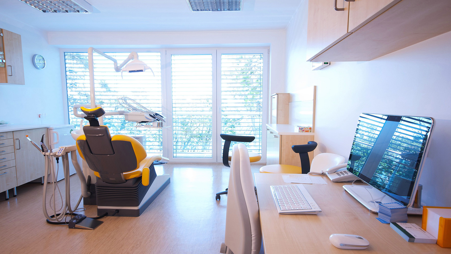 Emergency Dentist 33510